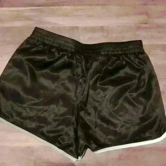 NWOT Fila Retro 90's Shorts - Picture 7 of 7